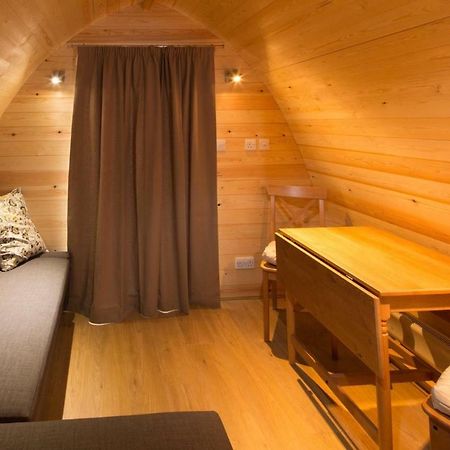 Lupin Glamping Pod Otel Cheltenham Dış mekan fotoğraf