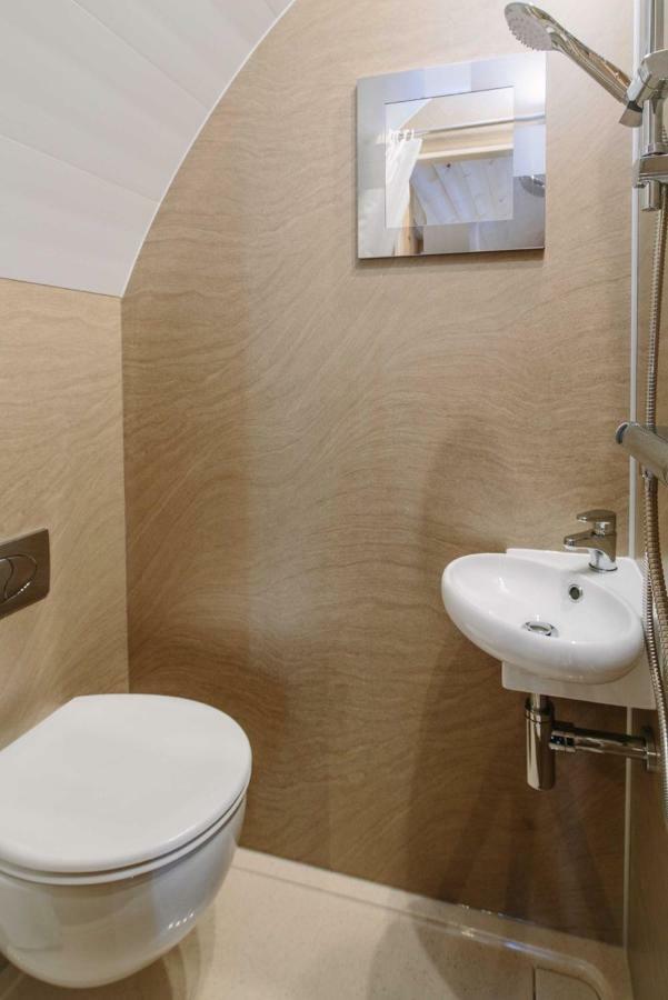 Lupin Glamping Pod Otel Cheltenham Dış mekan fotoğraf