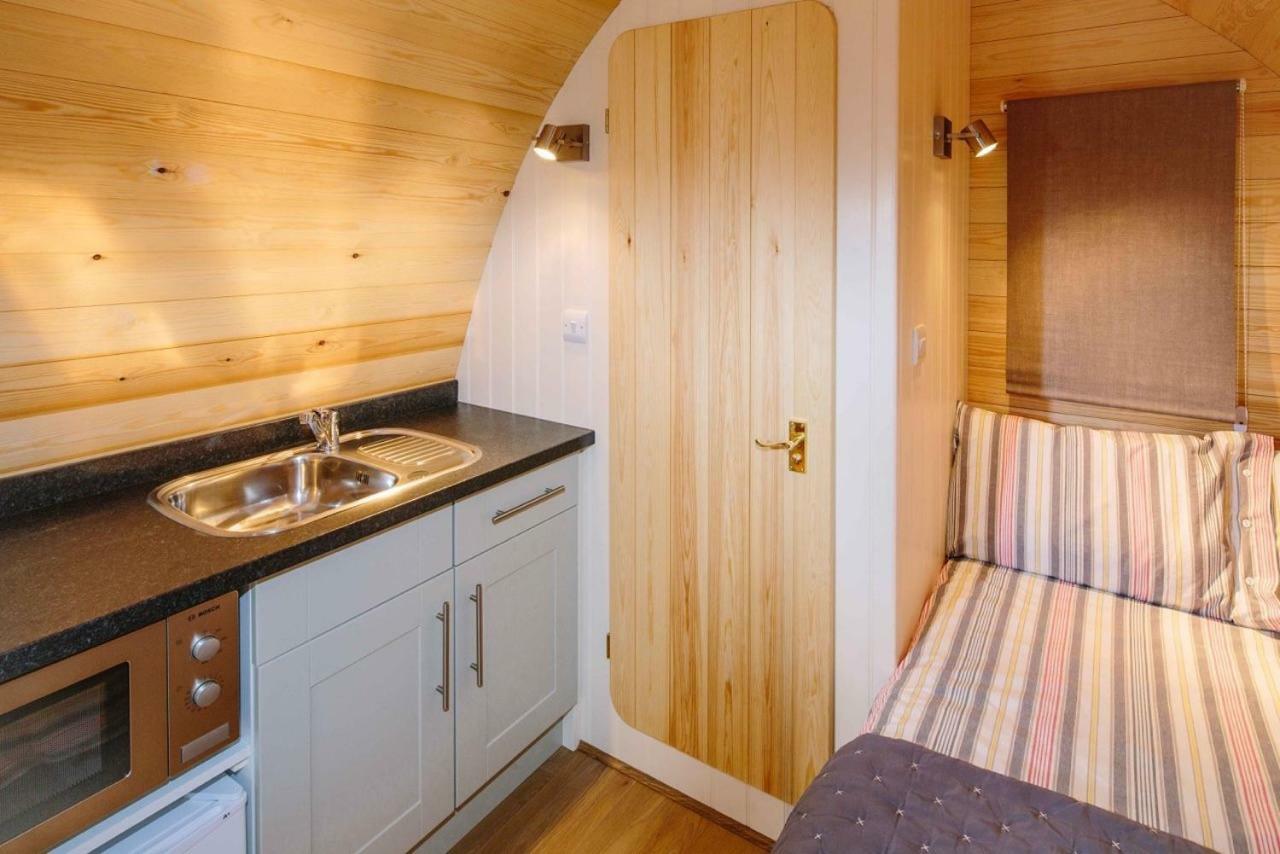 Lupin Glamping Pod Otel Cheltenham Dış mekan fotoğraf
